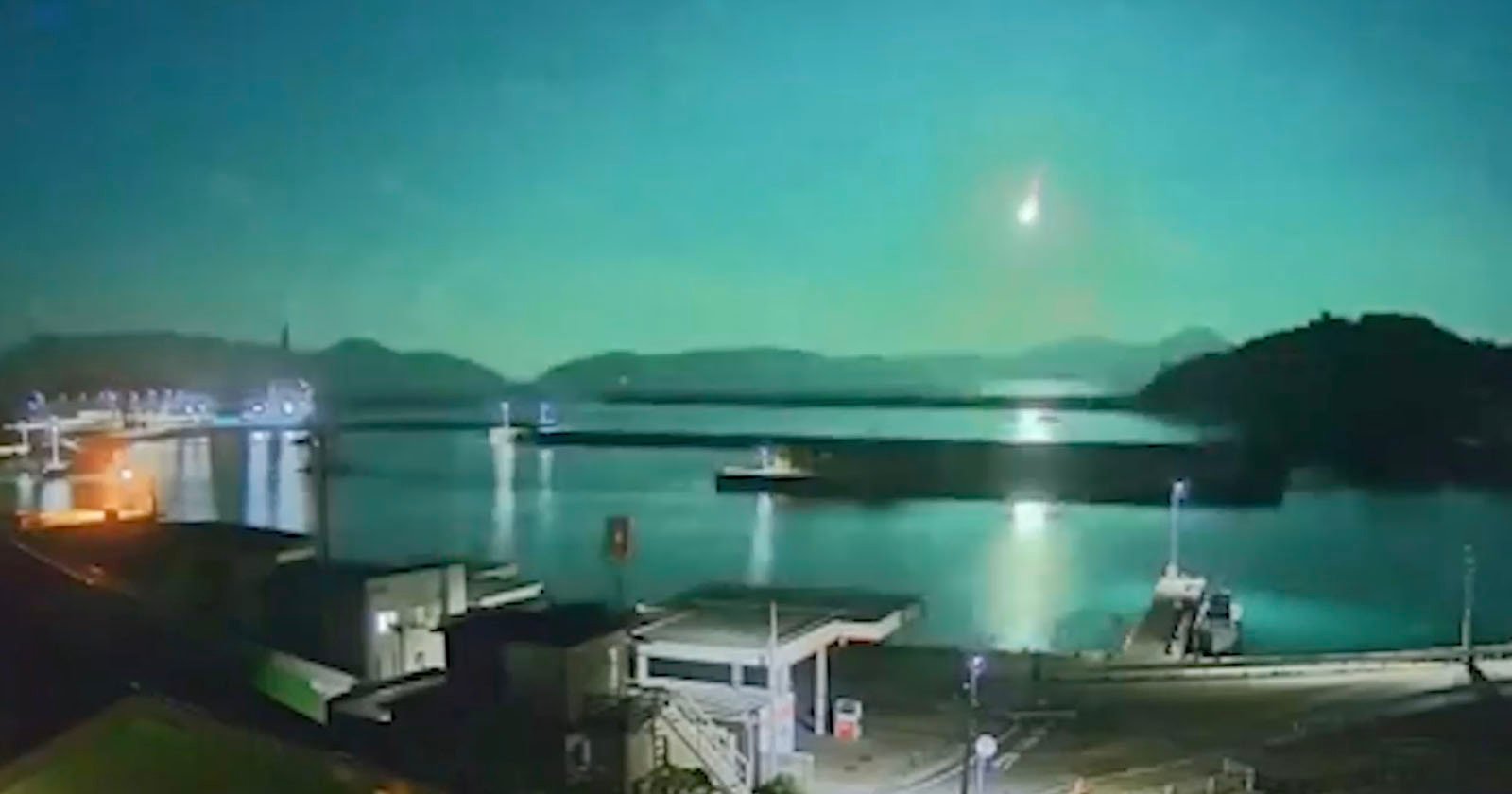 Watch an Extremely Bright Fireball Light up the Night Sky Above Japan