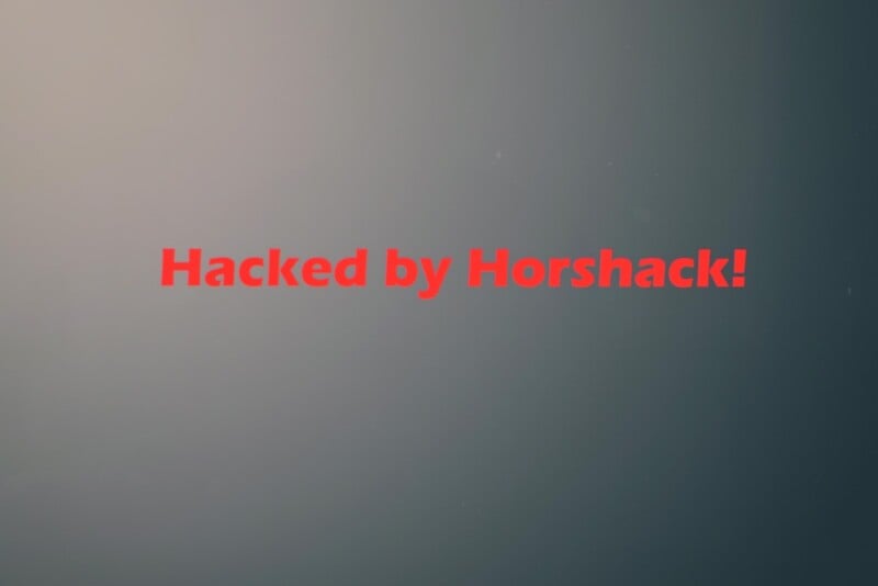 Palabras de visualización de imágenes "Invadido por Horshack!" Centrado en el texto rojo audaz.