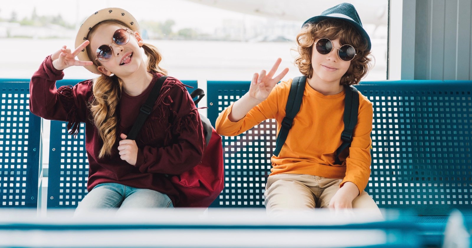 kids pose peace sign