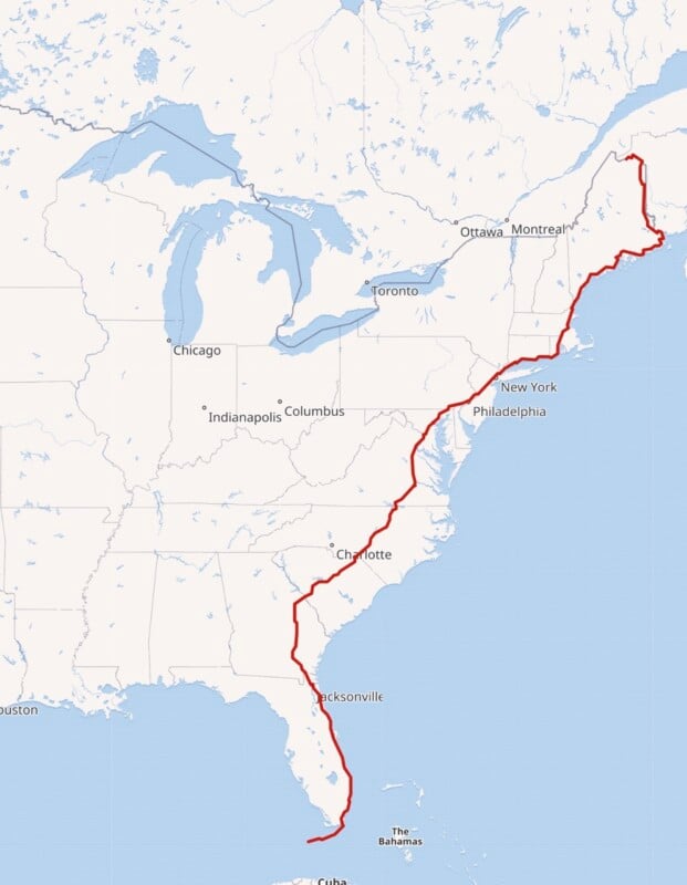 El mapa del este de América del Norte muestra una ruta de línea roja que comienza en el sur de Florida, pasa por las ciudades de Jacksonville, Charlotte, Washington, Nueva York y finalmente termina en Montreal, Canadá.