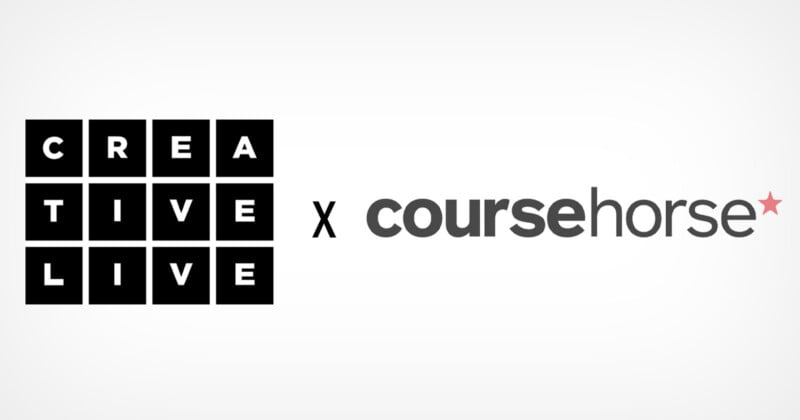 Ortografía de azulejos cuadrados negros "escena creativa" A la izquierda, un negro "incógnita" en el centro, y "carrera" Logotipo gris con estrella rosa a la derecha, todo sobre fondo claro.