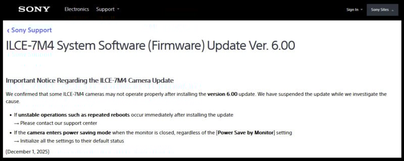 Una captura de pantalla de la página web de soporte de Sony que anuncia la actualización del firmware ILCE-7M4 versión 6.00, señala problemas como reinicios repetidos y el ingreso de la cámara al modo de ahorro de energía, y notifica que las actualizaciones se suspenderán a partir del 1 de diciembre de 2023.