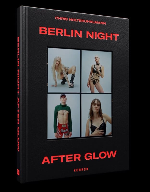 La portada de este libro es "Berlín después de la luz de la noche" El trabajo de Chris Noltekuhlmann muestra elegantes retratos de cuatro modelos con atuendos atrevidos sobre un fondo liso con un texto de título en rojo llamativo sobre un fondo negro.