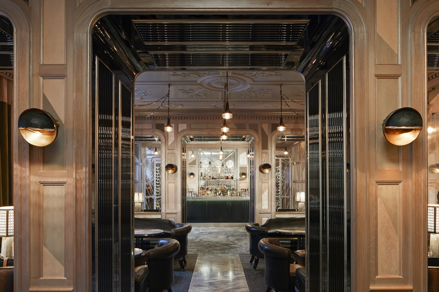 Stunning Large Format Photos of the World's Most Beautiful Bars | PetaPixel