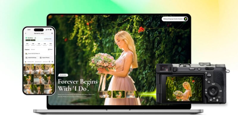 Smartphone, computadora portátil y cámara que muestran la escena de la boda con una novia con un vestido rosa sosteniendo un ramo y texto en una computadora portátil "Empiece siempre con 