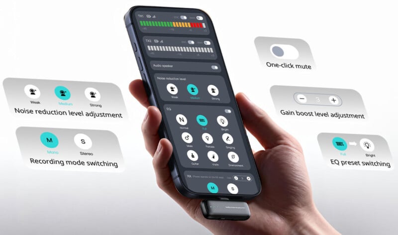 En una mano se sostiene un teléfono inteligente que muestra la interfaz de la aplicación de control de audio con reducción de ruido, modo de grabación, silencio, ajuste de ganancia y opciones preestablecidas de ecualizador, con un pequeño dispositivo externo conectado en la parte inferior.