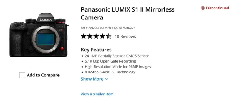 Captura de pantalla de la lista de productos de la cámara sin espejo Panasonic LUMIX S1 II, que muestra la cámara, sus características clave, 18 calificaciones de reseñas, etiqueta descontinuada y "Agregar comparación" caja.
