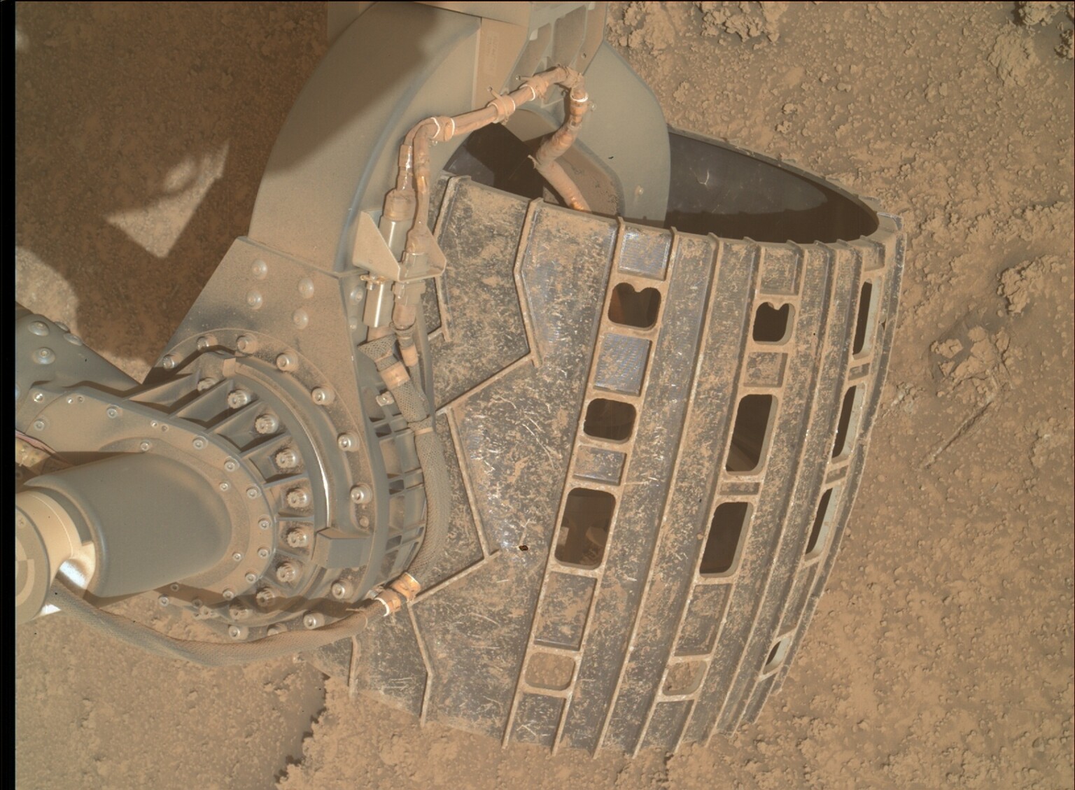 There's an Even Larger Hole in the Wheel of NASA's Mars Curiosity Rover ...