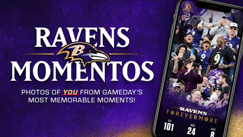 Las imágenes promocionales se utilizan para "hora del cuervo" Con el logotipo de los Baltimore Ravens, fanáticos emocionados en las pantallas de los teléfonos inteligentes y mensajes de texto alentando a los fanáticos a ver fotos de sus momentos más memorables del día del juego. Viene en colores morado y dorado.