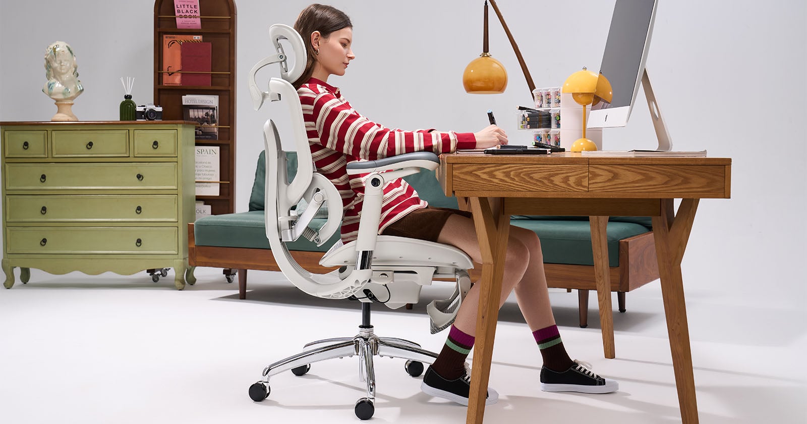 Sihoo Doro C300 Pro V2 Ergonomic Chair with Full-Body Adaptive Support Keeps You Comfortable and Creative