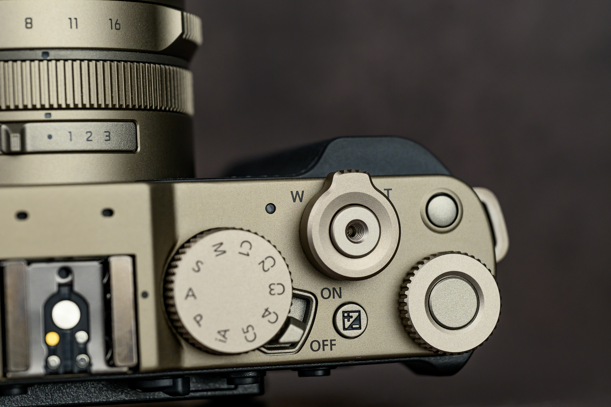 Panasonic Lumix L10 Review: Compact, Stylish, and Capable | PetaPixel