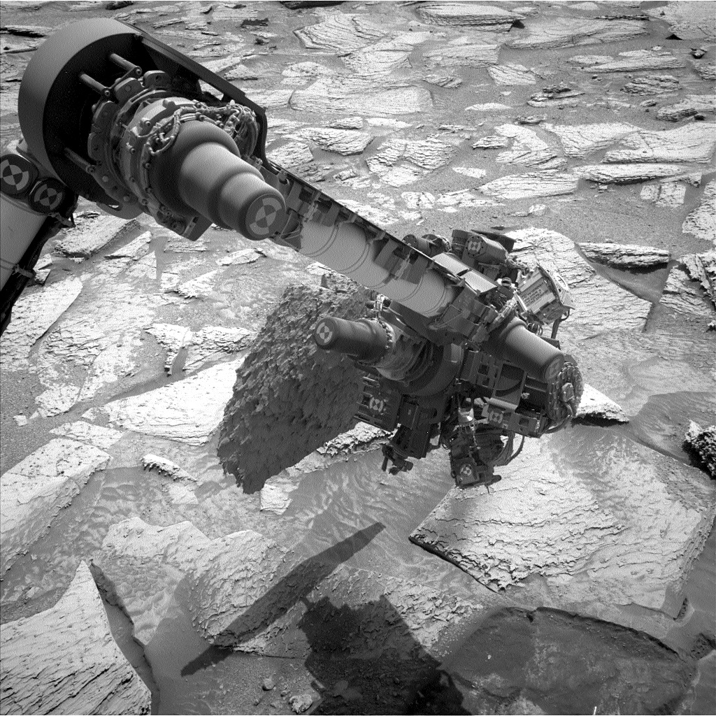 Curiosity Rover Got its Arm Stuck in a Martian Rock | PetaPixel