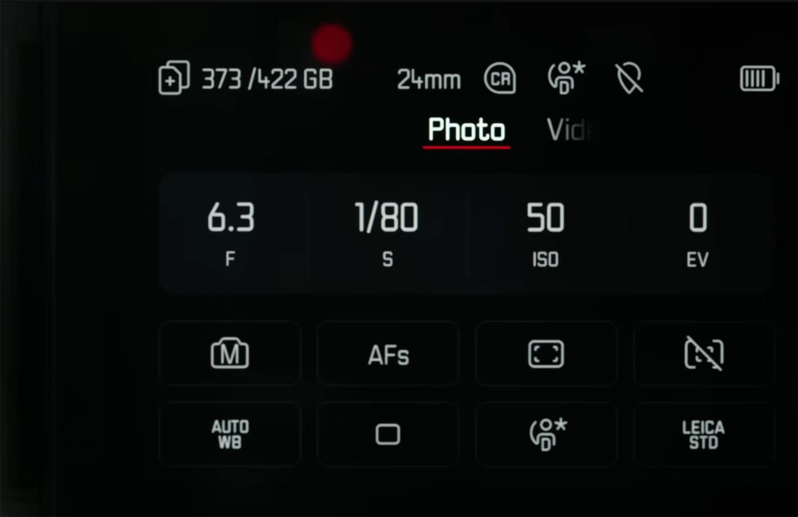  aperture f/6.3, shutter speed 1/80s, ISO 50, 24mm lens, 373/422 GB storage available, auto white balance, and other control icons.