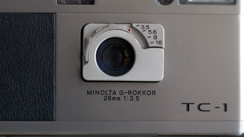3.5" with aperture settings from 3.5 to 16 visible above the lens.