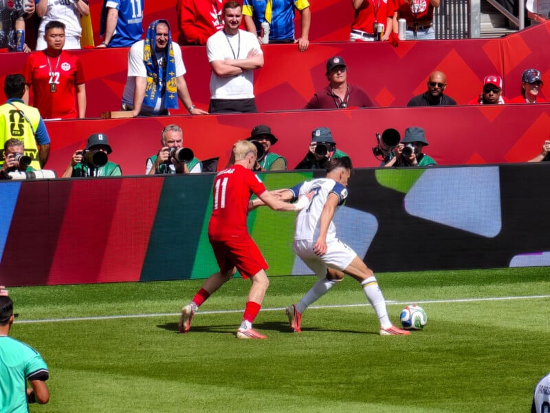 Photographing a World Cup Match With My Phone Worked Surprisingly Well