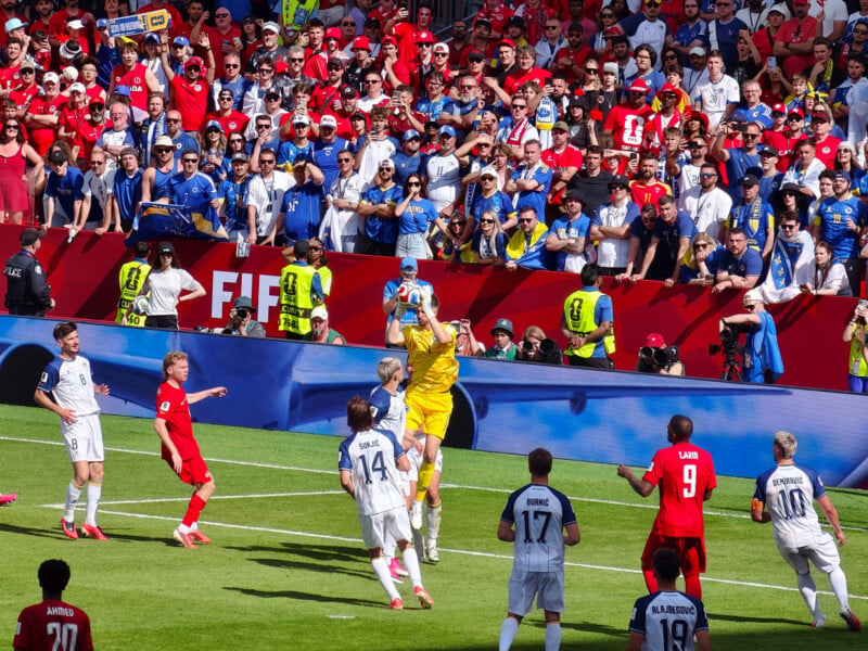 Photographing a World Cup Match With My Phone Worked Surprisingly Well