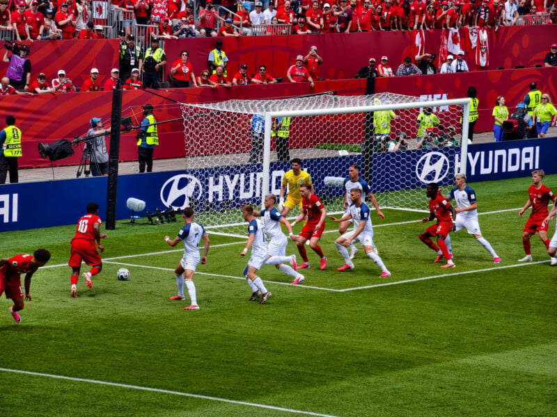 Photographing a World Cup Match With My Phone Worked Surprisingly Well