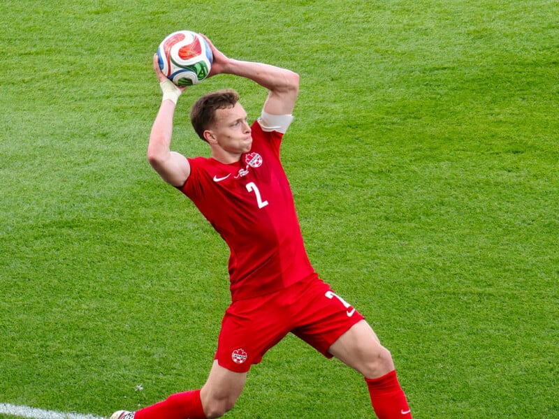 Photographing a World Cup Match With My Phone Worked Surprisingly Well