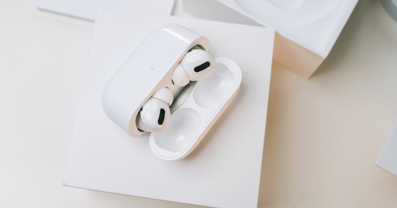 You Can Now Take Photos With Your AirPods in iOS 26