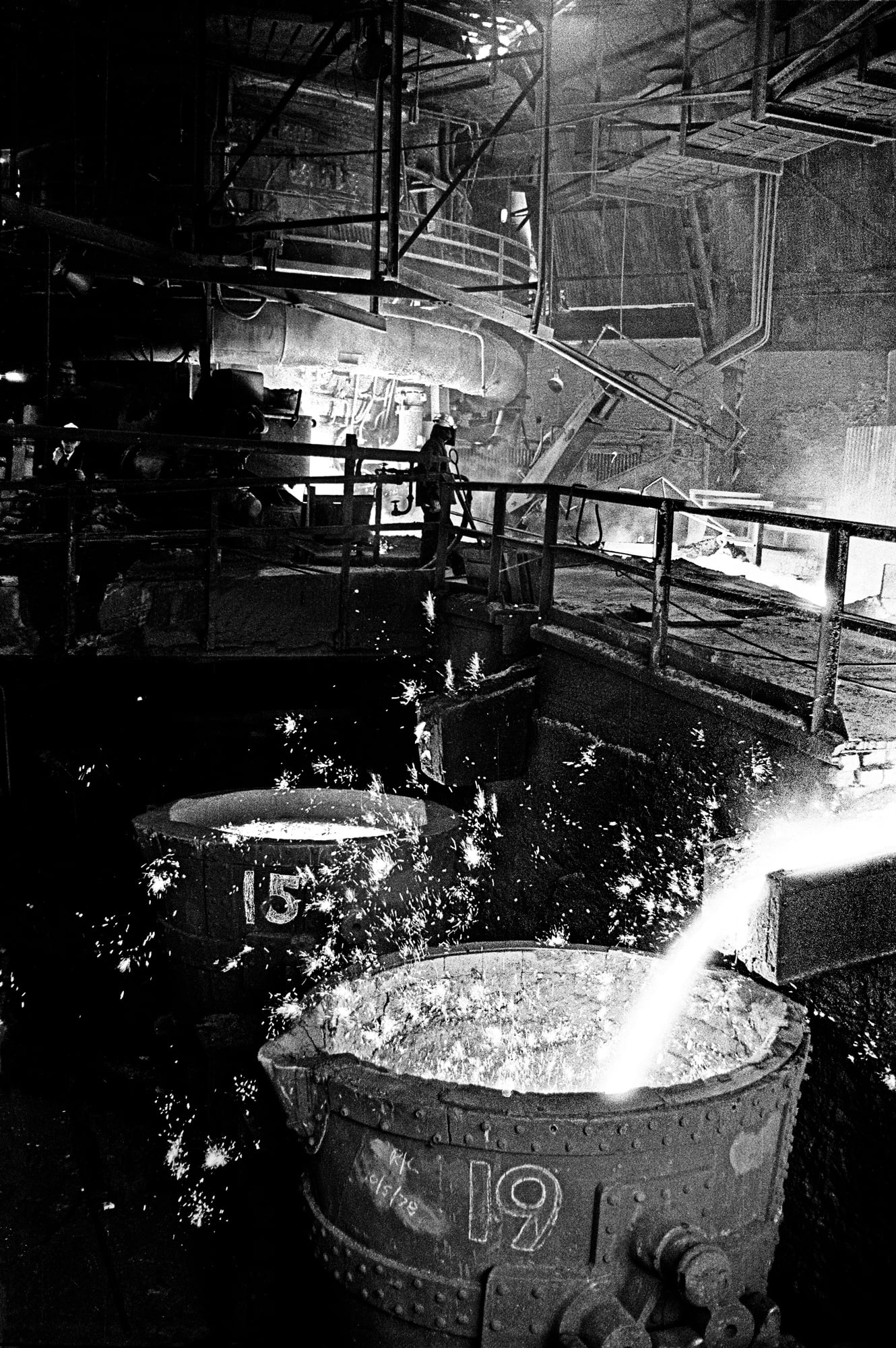 Расплавленный чугун на металлургическом заводе Shelton Bar в Сток-он-Тренте, 1978 год