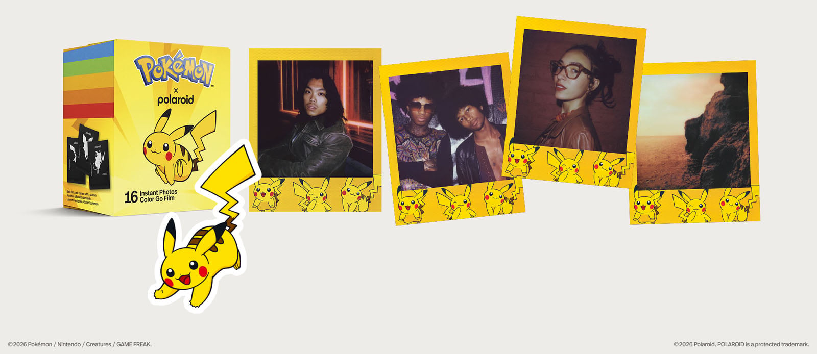 Коробка пленки Polaroid x Pokémon рядом со снимками в стиле Пикачу