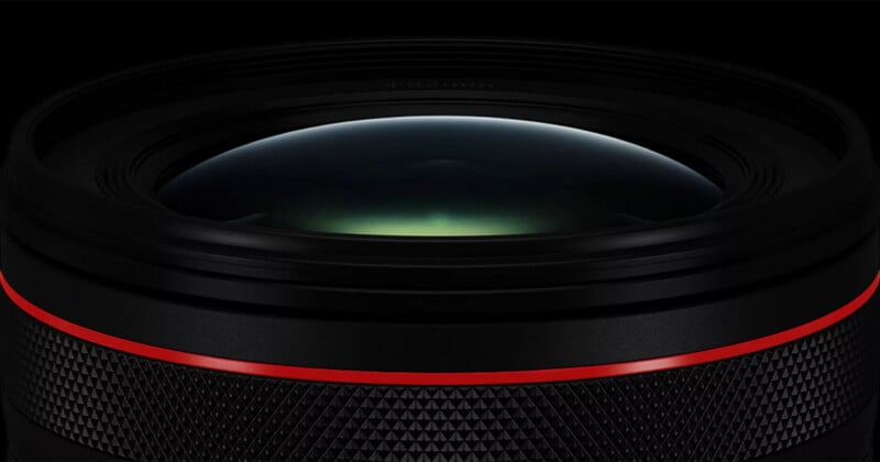 A close-up view of a camera lens featuring a prominent red ring and a textured grip, with the text "Φ82mm" visible on the rim.