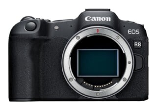 EOS R8