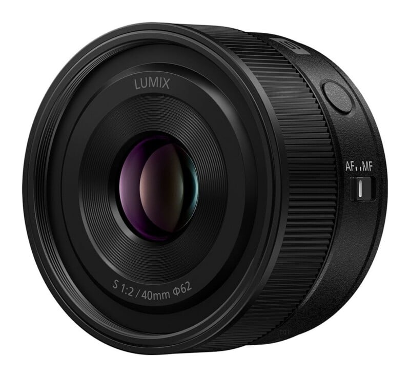 A black Lumix S 1:2/40mm camera lens with a 62mm filter thread, featuring an AF/MF focus switch on the side.