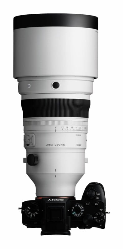 200mm f/2 DG OS Sports