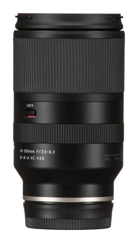 18-300mm f/3.5-6.3 Di III-A VC VXD
