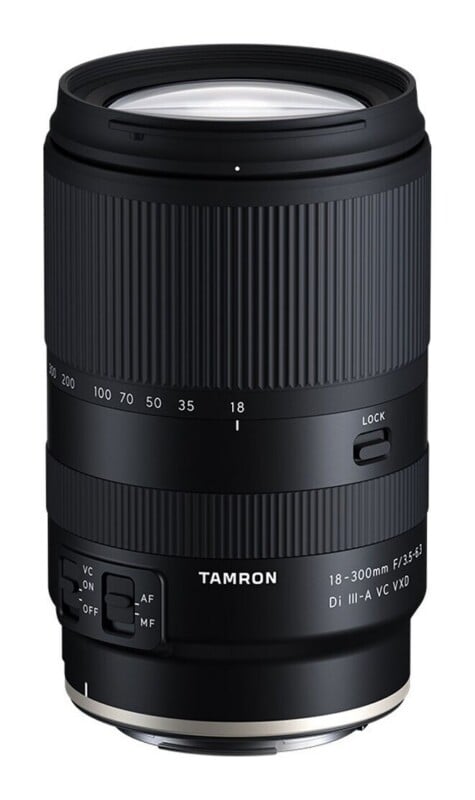 18-300mm f/3.5-6.3 Di III-A VC VXD