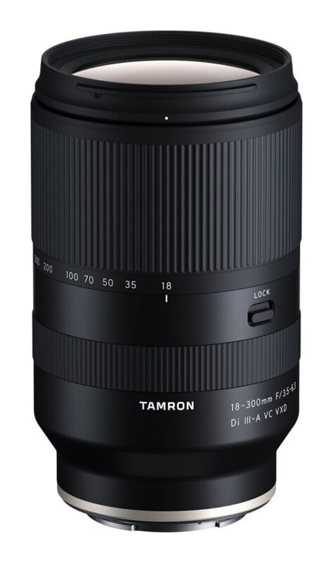 18-300mm f/3.5-6.3 Di III-A VC VXD