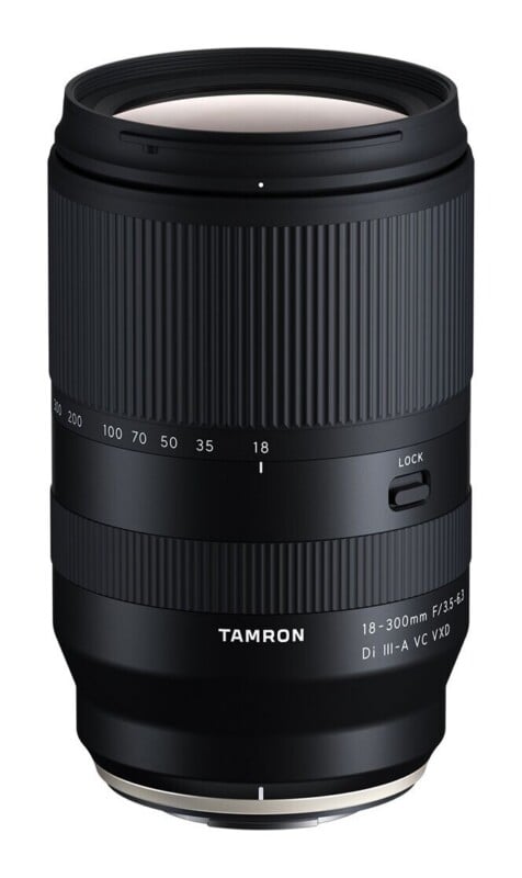 18-300mm f/3.5-6.3 Di III-A VC VXD