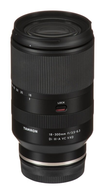18-300mm f/3.5-6.3 Di III-A VC VXD
