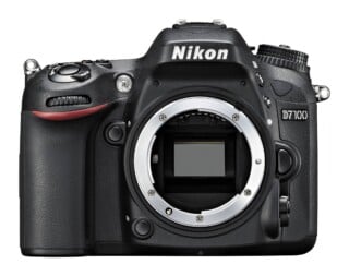 D7100